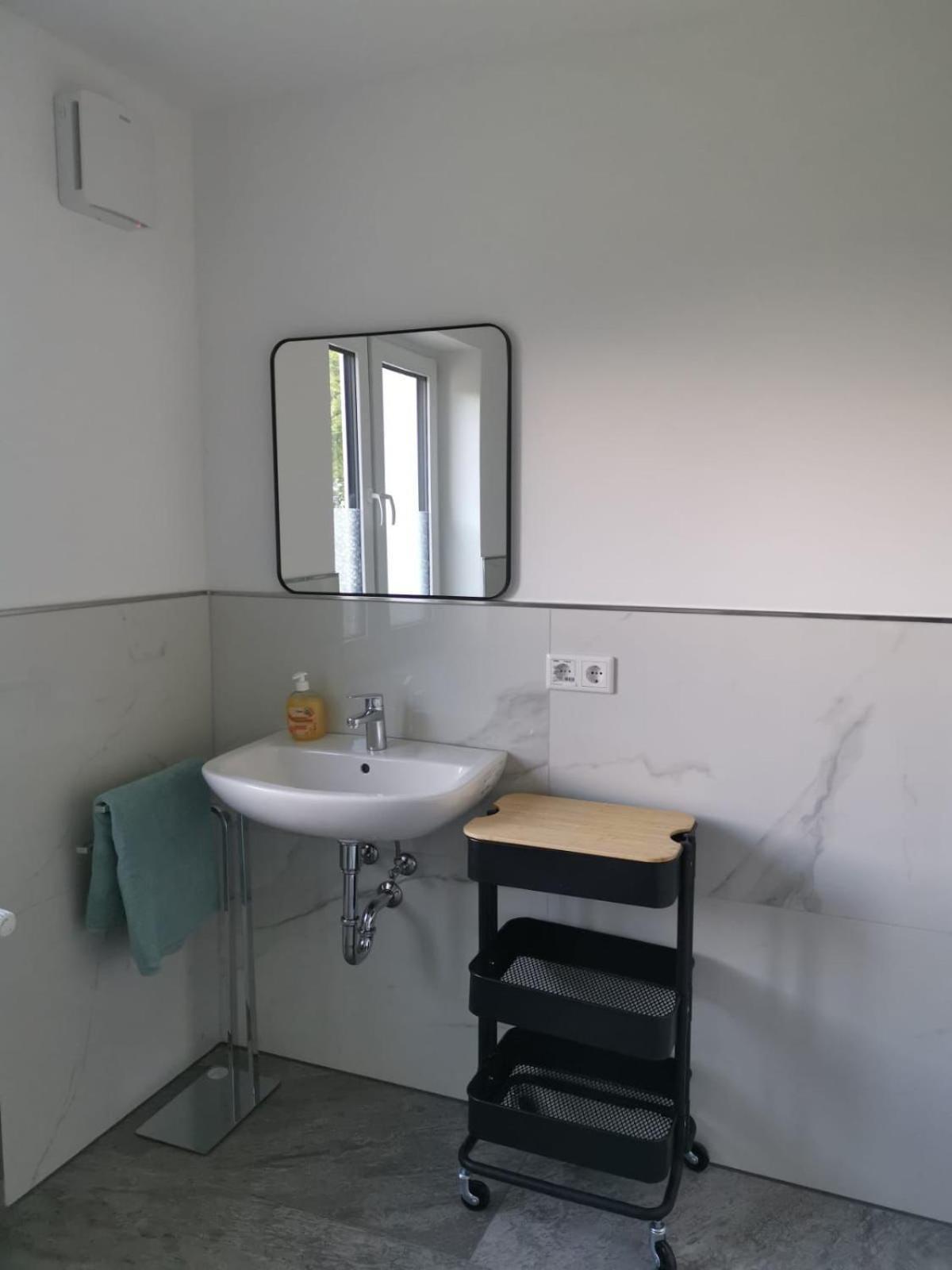 Modernes Stilvoll Eingerichtetes Appartement Rösrath Exteriör bild